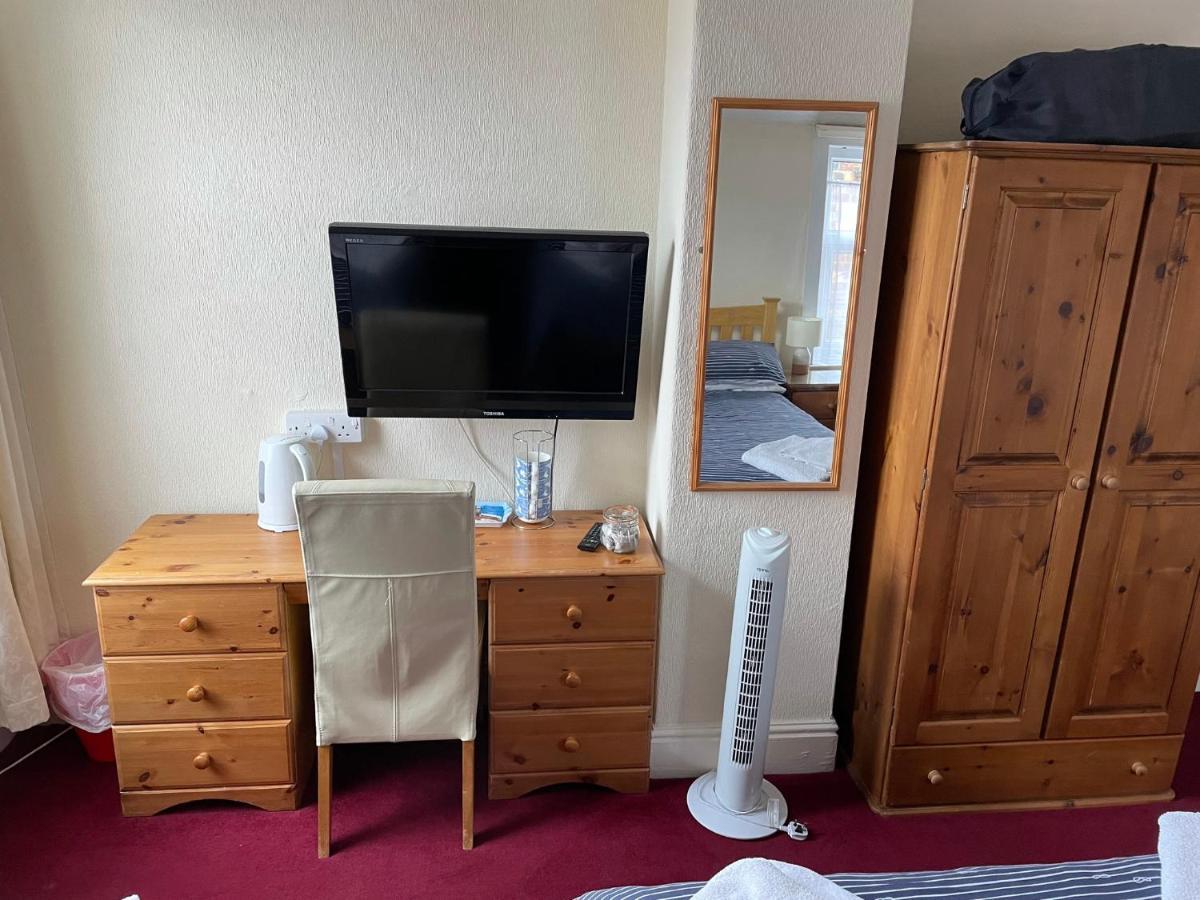 Robyn'S Guest House Скарбъро Екстериор снимка