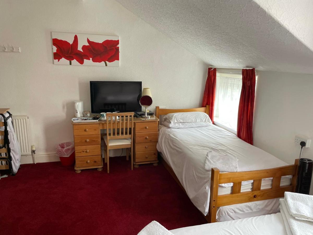 Robyn'S Guest House Скарбъро Екстериор снимка