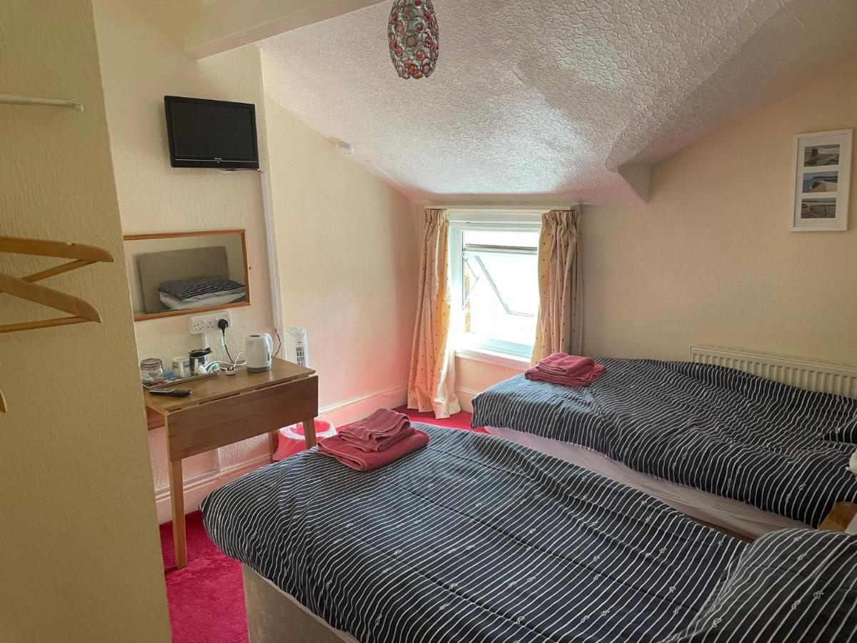 Robyn'S Guest House Скарбъро Екстериор снимка