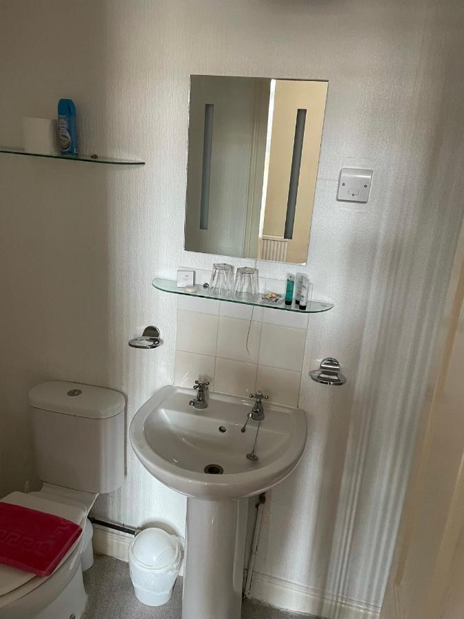 Robyn'S Guest House Скарбъро Екстериор снимка